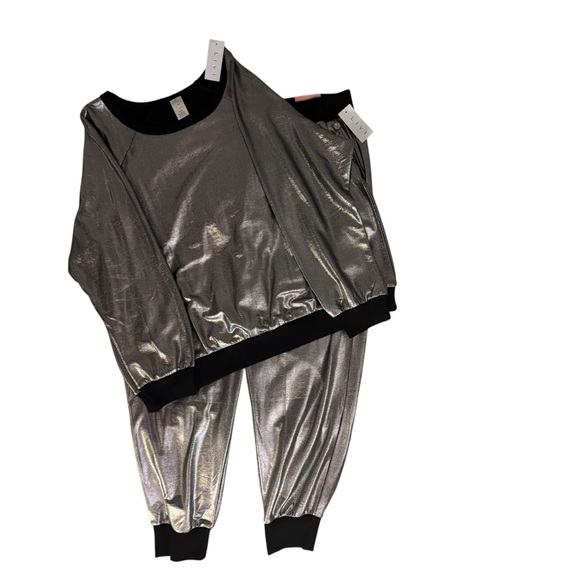 Lane Bryant LIVI Shine Crew Neck Sweatshirt & Mid Rise Jogger, NWT, 18/20 Silver - Picture 2 of 12